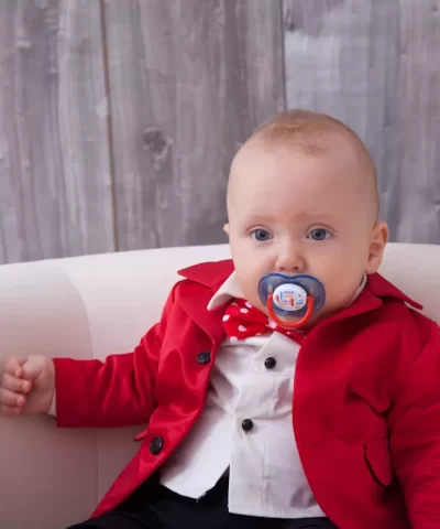 Costumas de botez Rosu David