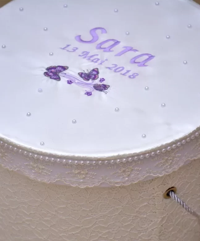 cutie trusou botez dantela alba mov