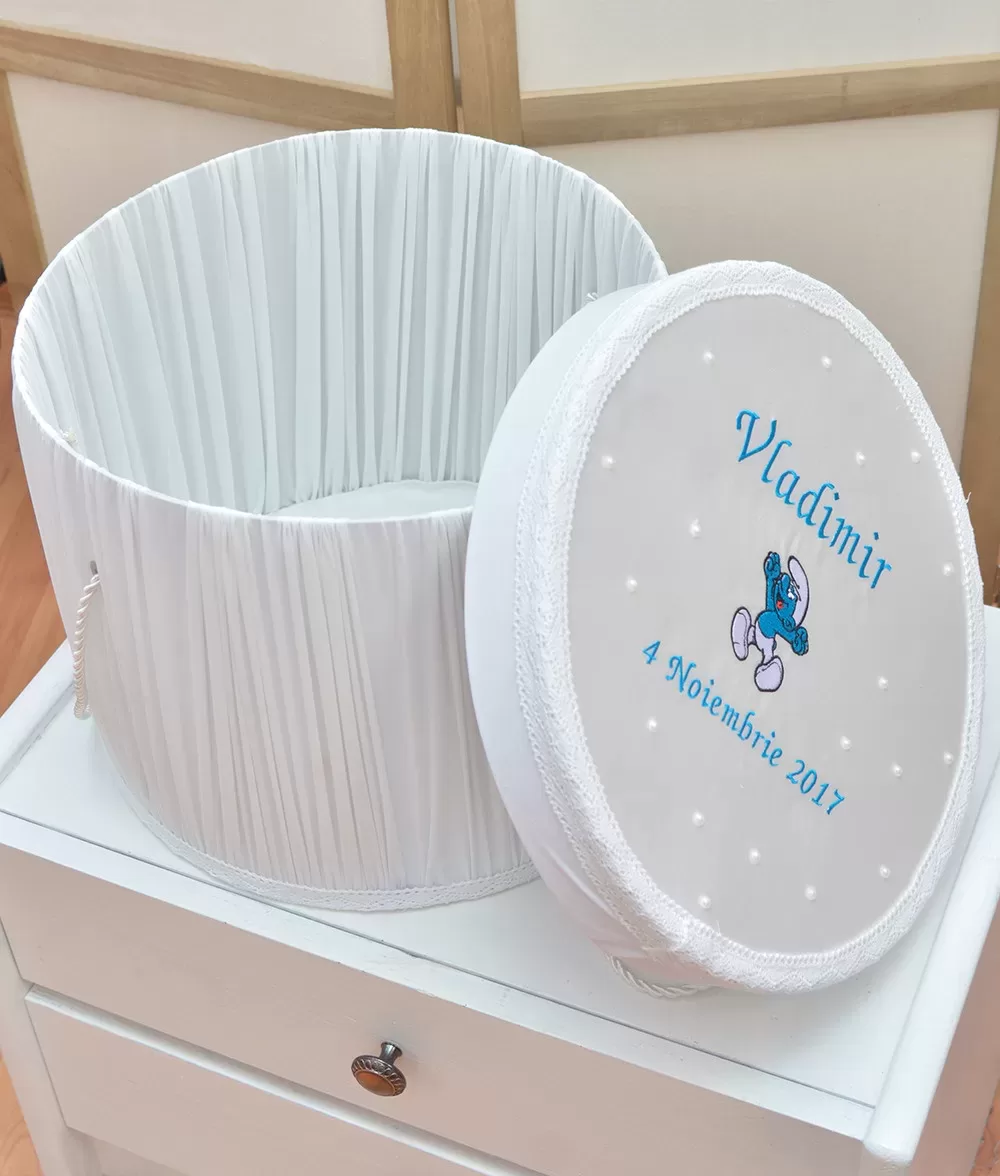 Cutie trusou biserica strumfi