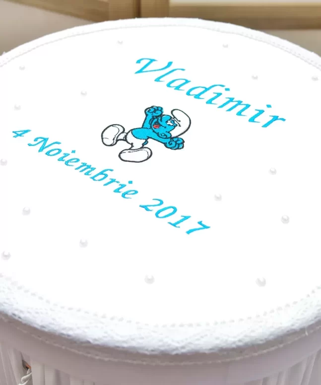 Cutie trusou biserica strumfi