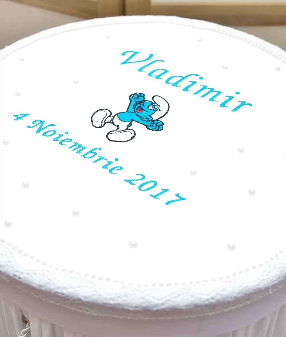 Cutie trusou biserica strumfi