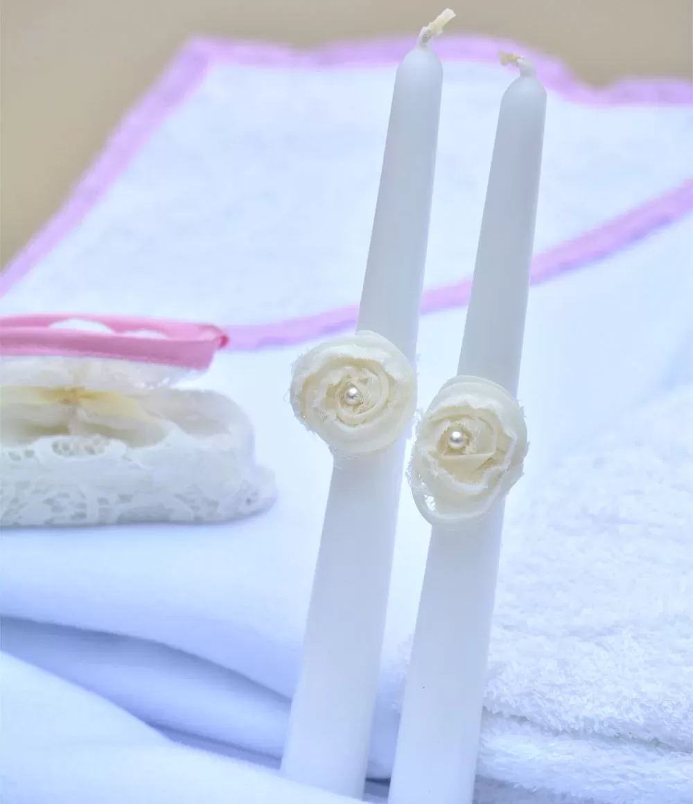 Trusou botez biserica alb roz lumanare preot